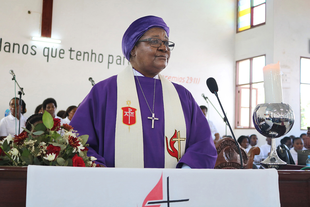 Bispa Joaquina Filipe Nhanala proclama a palavra durante a Conferência Anual de Moçambique Sul em 2019, Matola, Moçambique. Foto de arquivo de João Filimone Sambo, Noticias da MU.