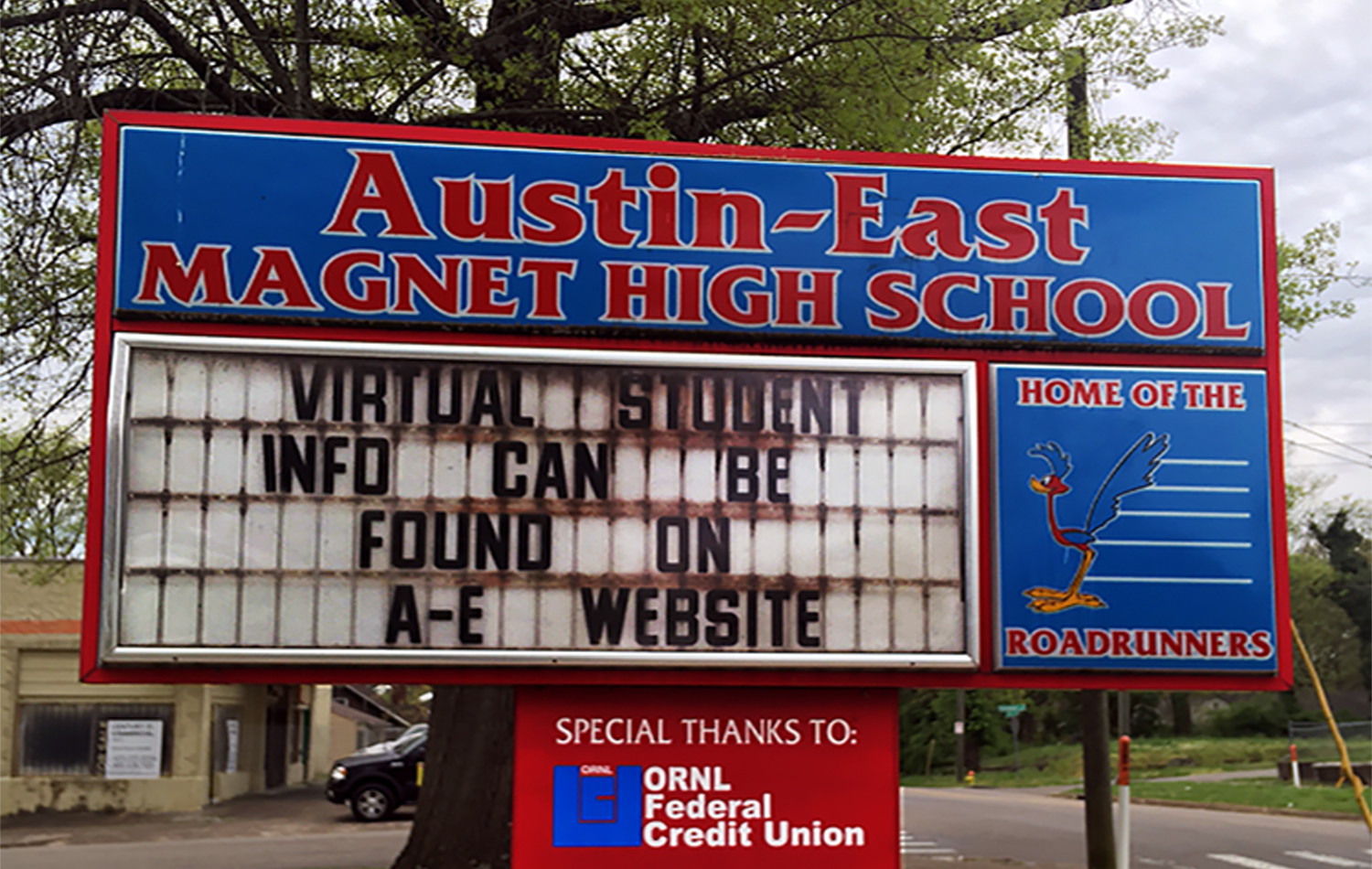 Un estudiante murió el pasado lunes 12 de abril en la propiedad de la Escuela Secundaria Austin-East Magnet, después de un tiroteo en el que resultó herido un oficial de policía en el este de Knoxville, Tennessee. Foto cortesía de la Conferencia Anual de Holston.