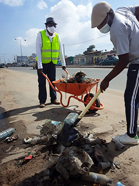 The Rev. Bernardo Neto (left) and Mauro de Oliveira clean garbage from a street in Cazenga, Angola. Neto is superintendent of The United Methodist Church’s Luanda District. Photo by Augusto Bento, UM News.