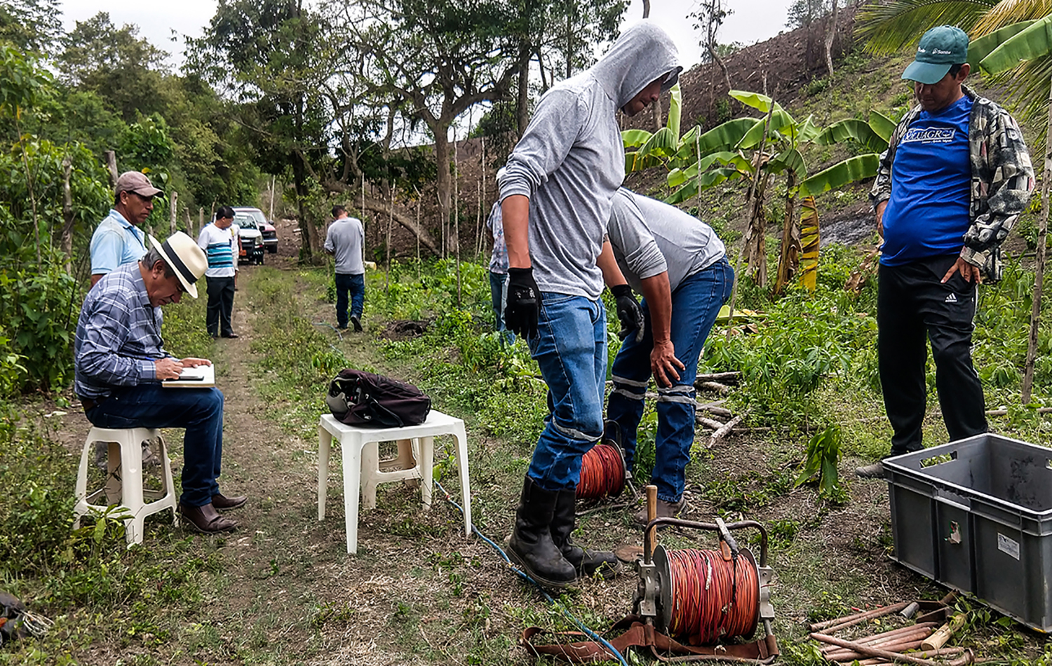 Levantamiento geoeléctrico realizado por FIEA en la región Rocafuerte, Ecuador. Foto cortesía de FIEA – Ecuador.