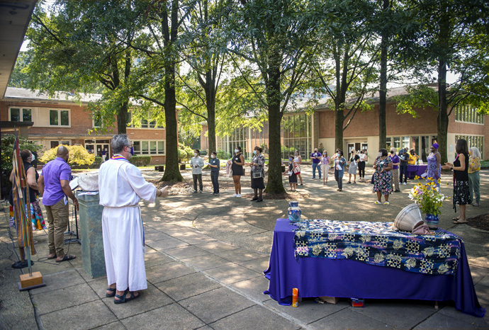 Wesley Theological Seminary holds a Renewal of Baptism and Shell Service on campus in Washington on Aug. 24. The United Methodist school had not held an in-person gathering on campus since the COVID-19 pandemic hit hard in March 2020. The service uses shells as a symbol of students’ journey of faith and ministry. Photo by Lisa Helfert Photography for Wesley Theological Seminary, 2021. 