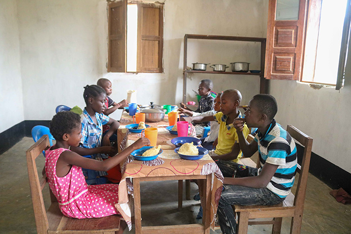 Children share lunch at the new United Methodist orphanage in Kindu, Congo. Photo by Chadrack Tambwe Londe, UM News.
