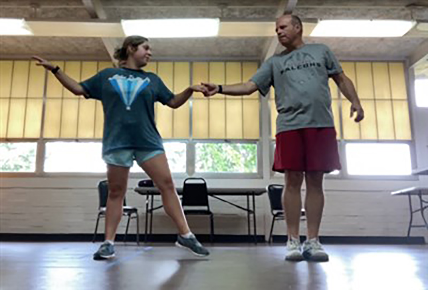 Dr. Hagan, pastor sênior da Igreja Metodista Unida First Statesboro, e seu parceiro de dança Eastyn Durrence, um estudante da University of South Georgia e ex-dançarino competitivo, são uma das 10 equipes na competição Dancing with the Stars do Statesboro este ano. Foto cortesia da Conferência Anual da Geórgia do Sul.