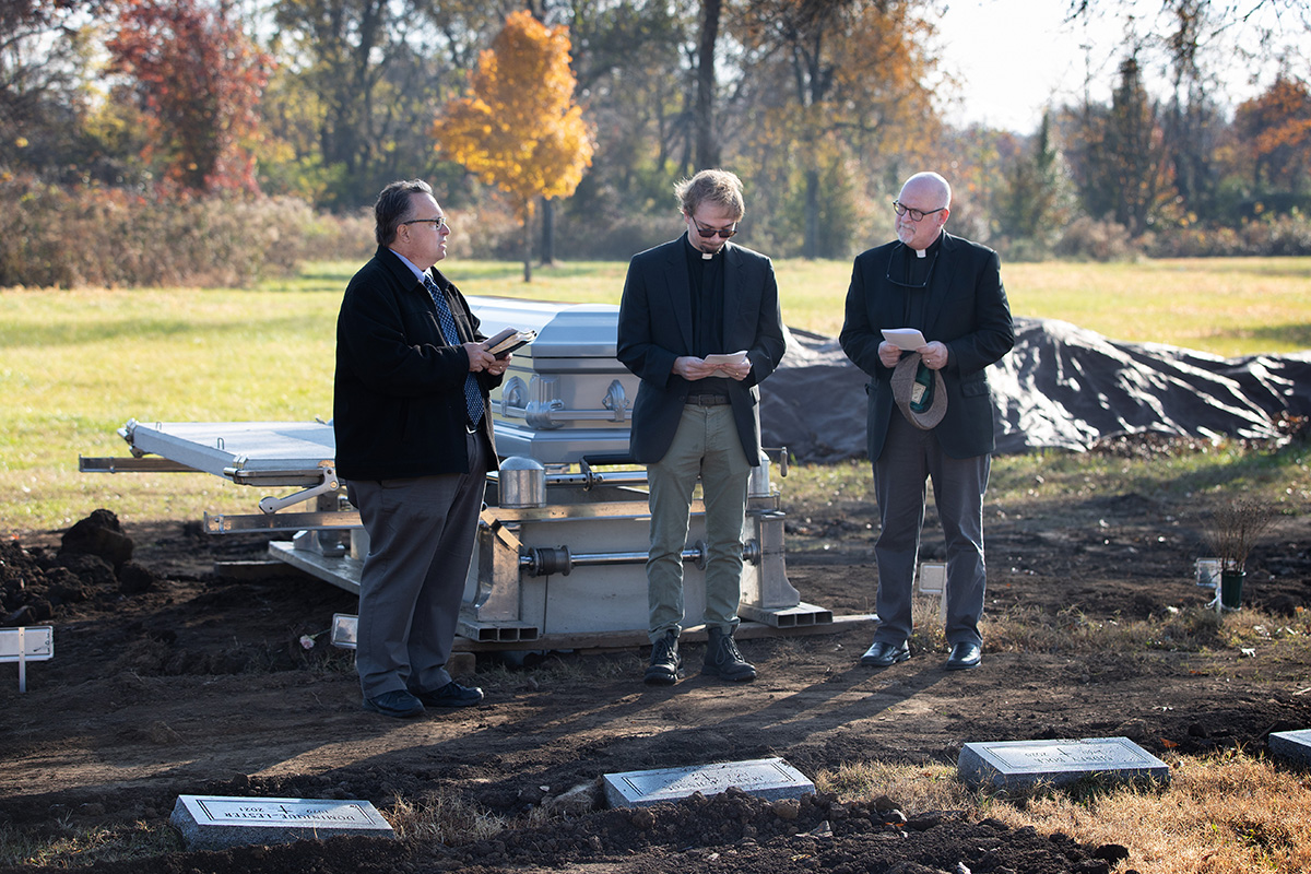 United Methodist clergy conduct a graveside funeral service for Frederick Harris at Hills of Calvary Memorial Park in Nashville, Tenn., as part of the Call the Name program. The volunteer program, started by the Rev. Jay Voorhees (left), provides clergy to acknowledge deceased people who haven’t been claimed by anyone, making sure that their name is said aloud one last time and offering a short ritual of committal in their honor. Voorhees is joined by the Revs. Luke Lea (center) and James Cole (right). Photo by Mike DuBose, UM News. United Methodist clergy conduct a graveside funeral service for Frederick Harris at Hills of Calvary Memorial Park in Nashville, Tenn., as part of the Call the Name program. The volunteer program, started by the Rev. Jay Voorhees (left), provides clergy to acknowledge deceased people who haven’t been claimed by anyone, making sure that their name is said aloud one last time and offering a short ritual of committal in their honor. Voorhees is joined by the Revs. Luke Lea (center) and James Cole (right). Photo by Mike DuBose, UM News.