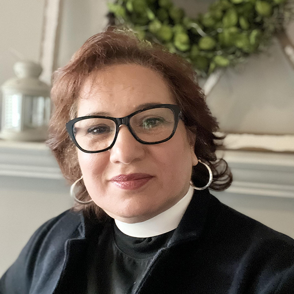 O Rev. Lydia Ester Muñoz é a nova diretora executiva do Plano Nacional para Ministérios Hispano-Latinos (NPHLM) da Igreja Metodista Unida, que começará seu mandato em 1º de julho de 2022. Ela é uma sacerdotisa ordenada da Conferência Anual da Pensilvânia Oriental e é a primeira mulher a ocupar esta posição. Foto cortesia do NPHLM.