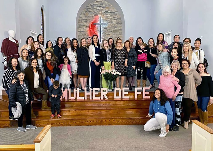 IMU Family em Saugus, Massachusetts, celebra o Dia Internacional da Mulher. Foto cortesia da IMU Family.