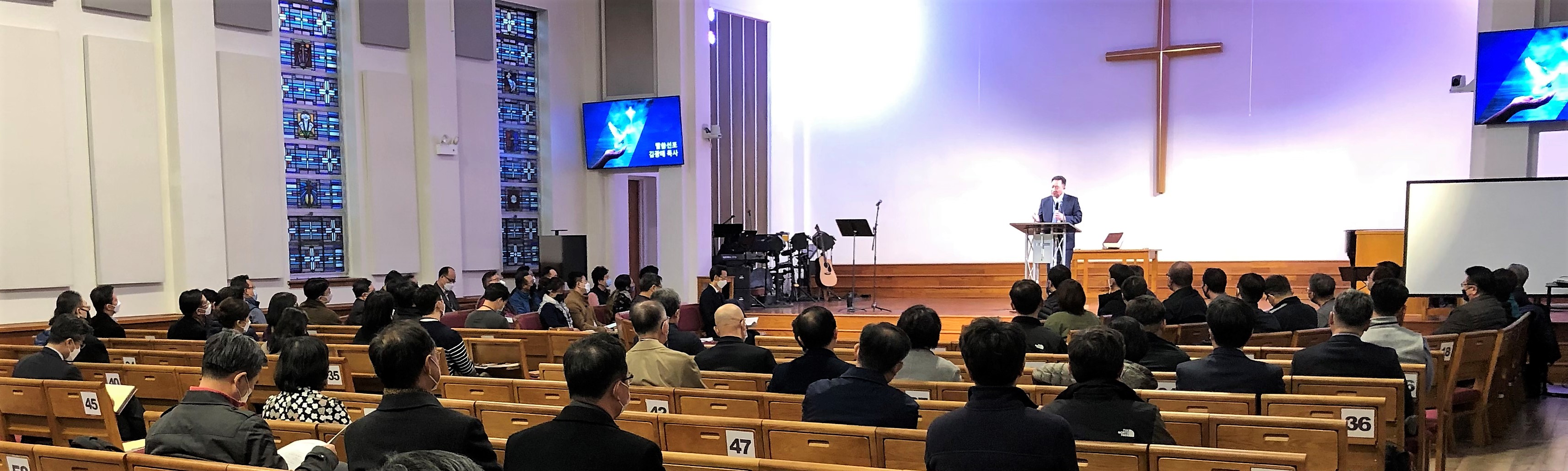 2월 21일 카리스마 리바이벌의 개회예배에서 시카고 제일교회의 김광태 목사가 설교를 하고 있다. 사진, 김응선 목사, 연합감리교뉴스.