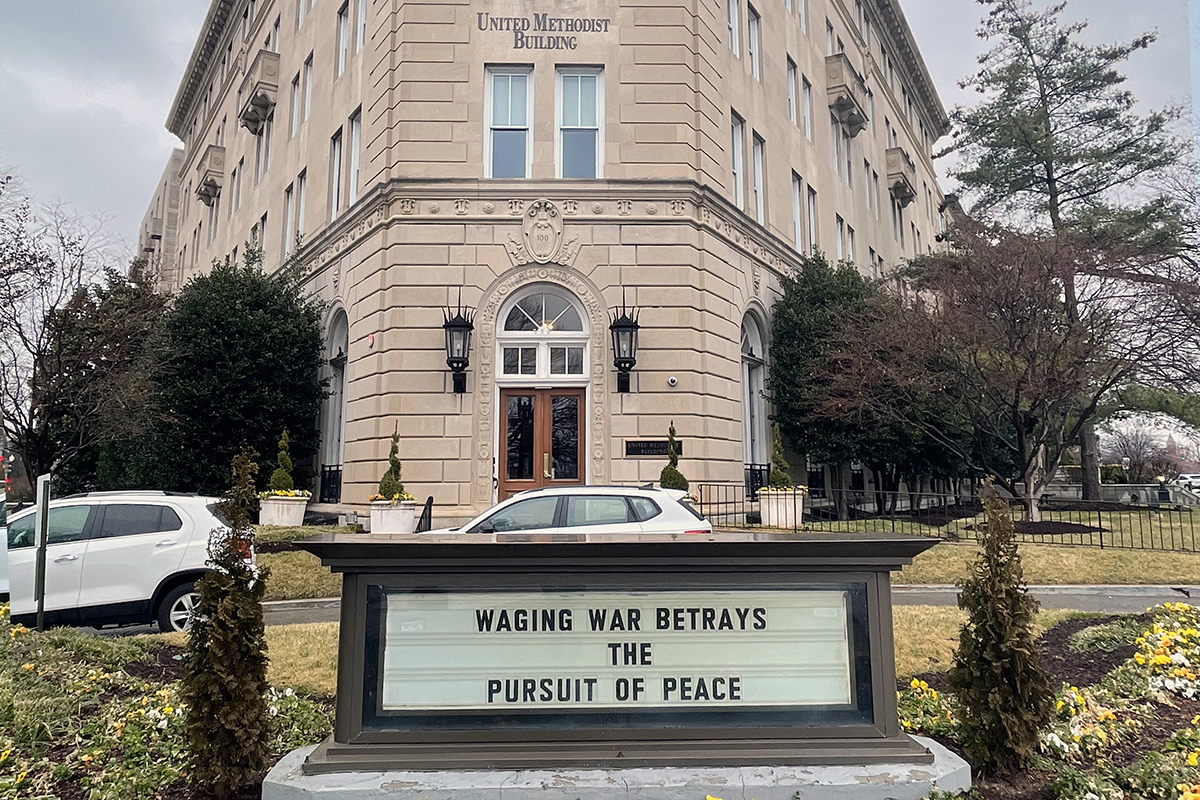 The sign outside the United Methodist Building on Capitol Hill in Washington, D.C., calls for peace following Russia’s invasion of Ukraine. Photo by Wendy Merida.