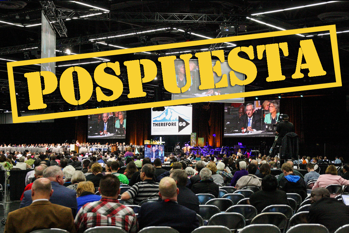 Delegados/as y visitantes escuchan el debate sobre las peticiones en la Conferencia General de 2016 en Portland, Oregón. El tercer aplazamiento de la Conferencia General de 2020 a 2024 ha provocado fuertes reacciones en toda La Iglesia Metodista Unida. Al mismo tiempo, se prepara el lanzamiento de una denominación separatista. Foto de archivo de Maile Bradfield, Noticias MU.