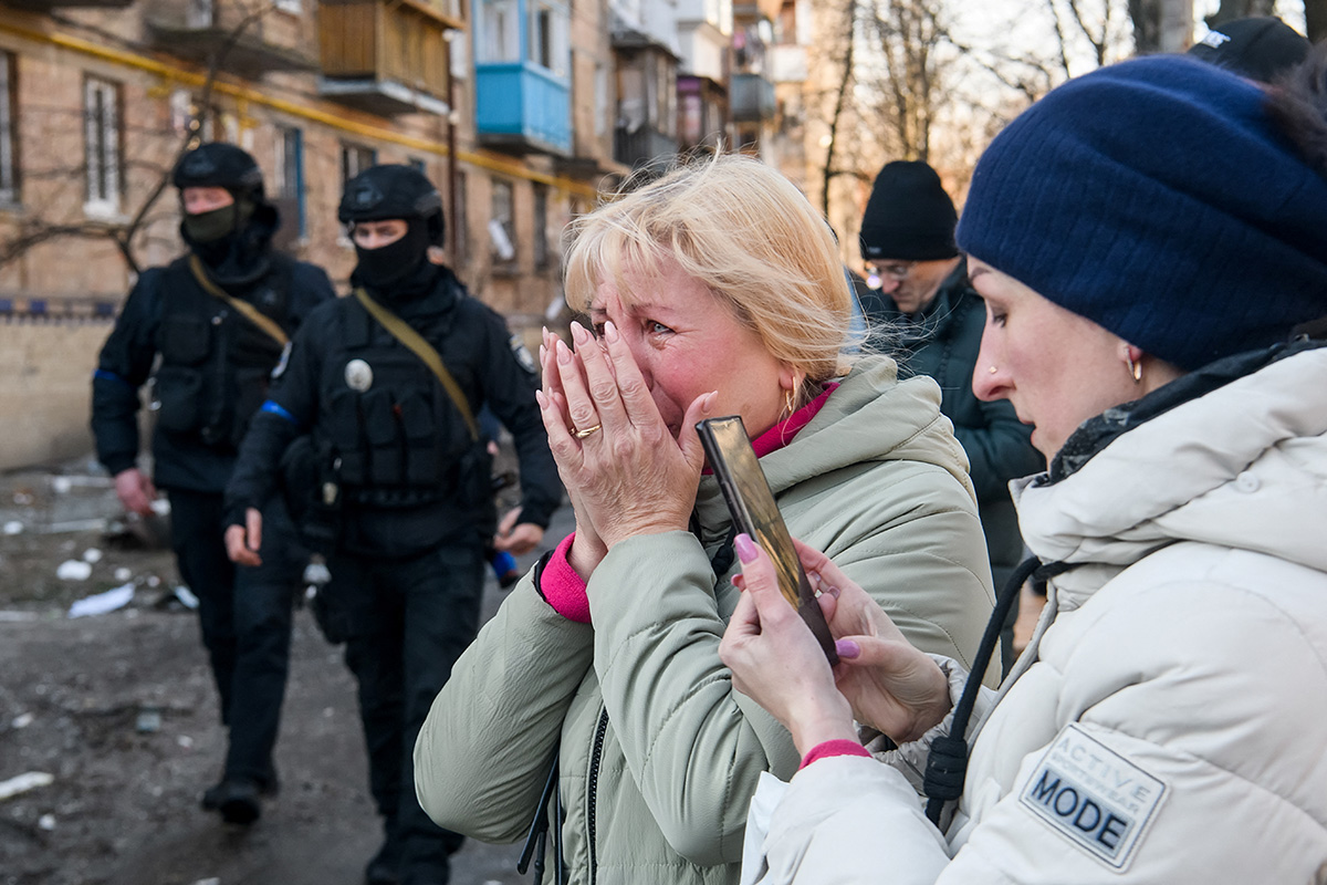 A woman reacts in a residential district damaged by shelling, as Russia's invasion of Ukraine continues, in Kyiv, Ukraine, March 18, 2022. United Methodists with close ties to Ukraine have reacted with special feeling to the invasion, but also have found creative ways to help with relief efforts. Photo by Vladyslav Musiienko, REUTERS © 2022.