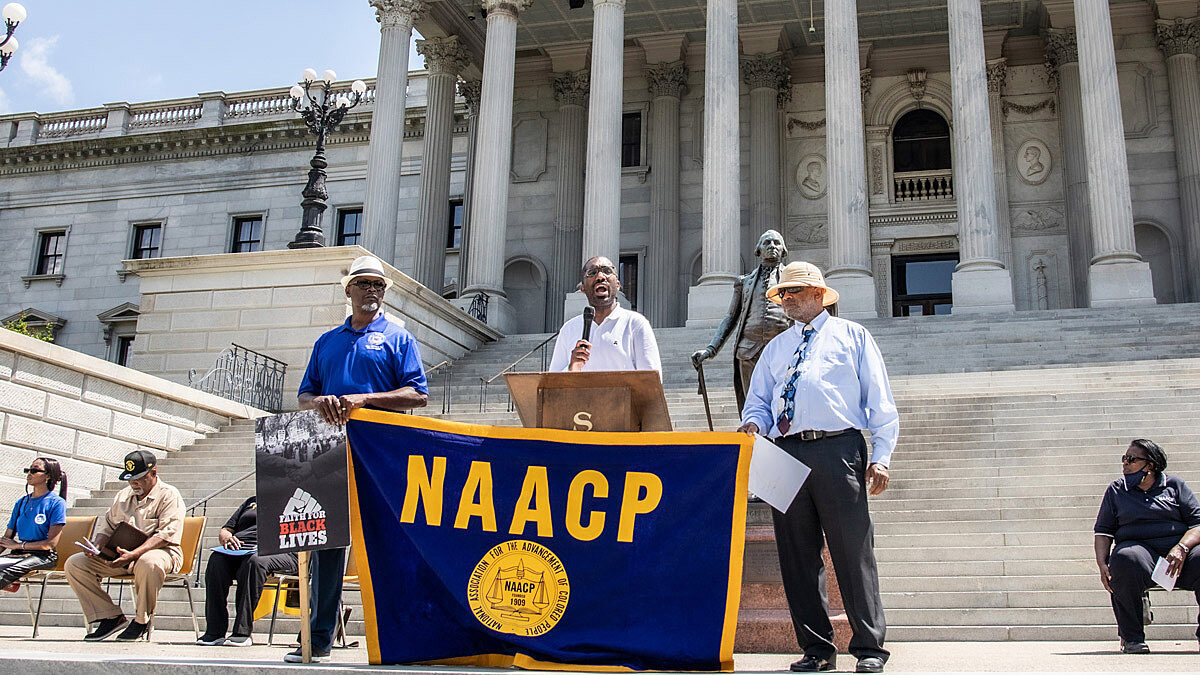 Até o momento, eles haviam acabado de participar de um comício no Statehouse (Casa do Estado) da Carolina do Sul em 23 de abril, com a National Association for the Advancement of Colored People (Associação Nacional para o Avanço das Pessoas de Cor) para denunciar a pena de morte e estavam se preparando para uma entrevista coletiva em 27 de abril com a South Carolina Black Activist Coalition (Coalizão de Ativistas Negros da Carolina do Sul), também na Casa do Estado, para continuar a conversa. Foto por Jackie Jackson, Conferência Anual da Carolina do Sul.