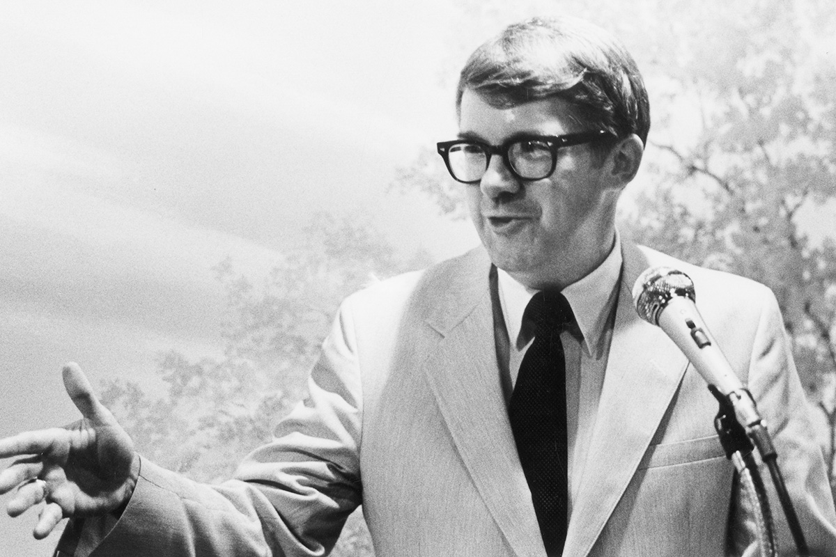 The Rev. Charles Yrigoyen Jr. speaks during a meeting of the Eastern Pennsylvania Conference Historical Society in 1983. Yrigoyen, who served as top staff executive of the United Methodist Commission on Archives and History, died May 9. He was 84. Photo courtesy of Archives and History.  