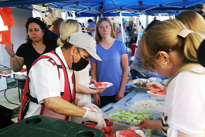 Volunteers from the Methodist Church of Mexico and the Salvation Army distribute food to Ukrainian refugee families. The families are staying in a gym that serves as a shelter, as they await appointments to cross the border into the U.S. Photo courtesy of Bishop Felipe Ruiz, Methodist Church of Mexico A.R.