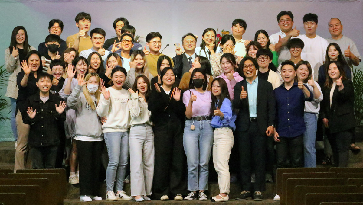 Members of the young adult group of First Korean United Methodist Church in Wheeling, Ill., gather together after a worship service on June 13. Photo by the Rev. Thomas Kim, UM News.