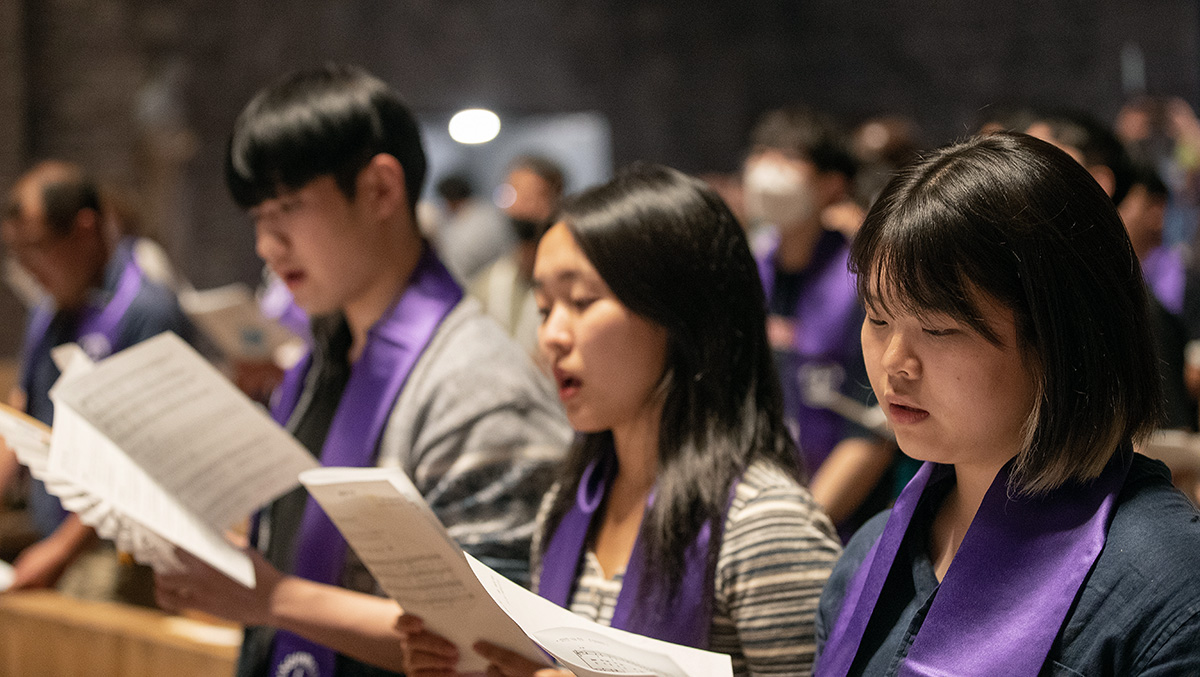 Participants pray during a service for peace and reunification between South and North Korea at St. Stephan Church in Karlsruhe, Germany, as part of the World Council of Churches' 11th Assembly. Photo by Mike DuBose, UM News.