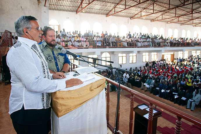 Donald Reasoner (second from left) interprets for the Rev. R. Randy Day, then top staff executive of the United Methodist Board of Global Ministries, as he brings greetings to the 2006 West Angola Annual Conference. File photo by Mike DuBose, UM News.