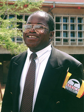 Professeur Rukudzo Murapa. Photo d’archive de 2001 avec l’aimable autorisation de Africa University.