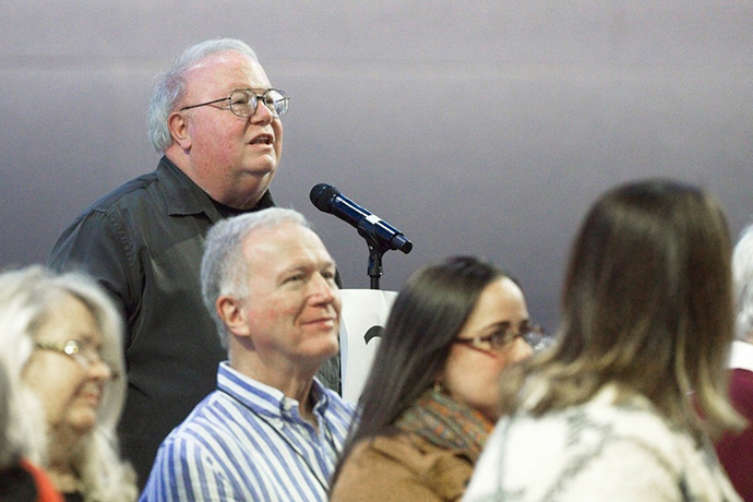 O Rev. David Kassos, pastor da Igreja Metodista Unida Amity em Amity, Ark., fala na sessão especial de 19 de novembro da Conferência de Arkansas. Foto de Rodney Steele, cortesia da Conferência de Arkansas.