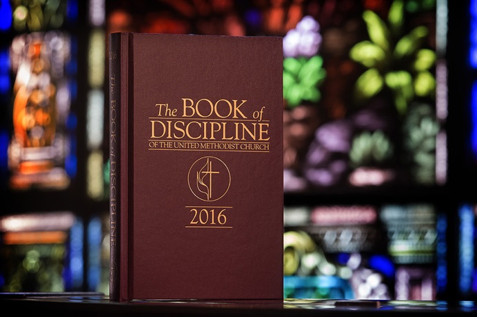 El Libro de Disciplina contiene las reglas que guían a La Iglesia Metodista Unida. El Concilio Judicial, tribunal superior de la denominación, enfrenta múltiples preguntas relacionadas con cómo interpretar las disposiciones disciplinarias sobre la Conferencia General. Foto de Mike DuBose, Noticias MU. El Libro de Disciplina contiene las reglas que guían a La Iglesia Metodista Unida. El Concilio Judicial, tribunal superior de la denominación, enfrenta múltiples preguntas relacionadas con cómo interpretar las disposiciones disciplinarias sobre la Conferencia General. Foto de Mike DuBose, Noticias MU.