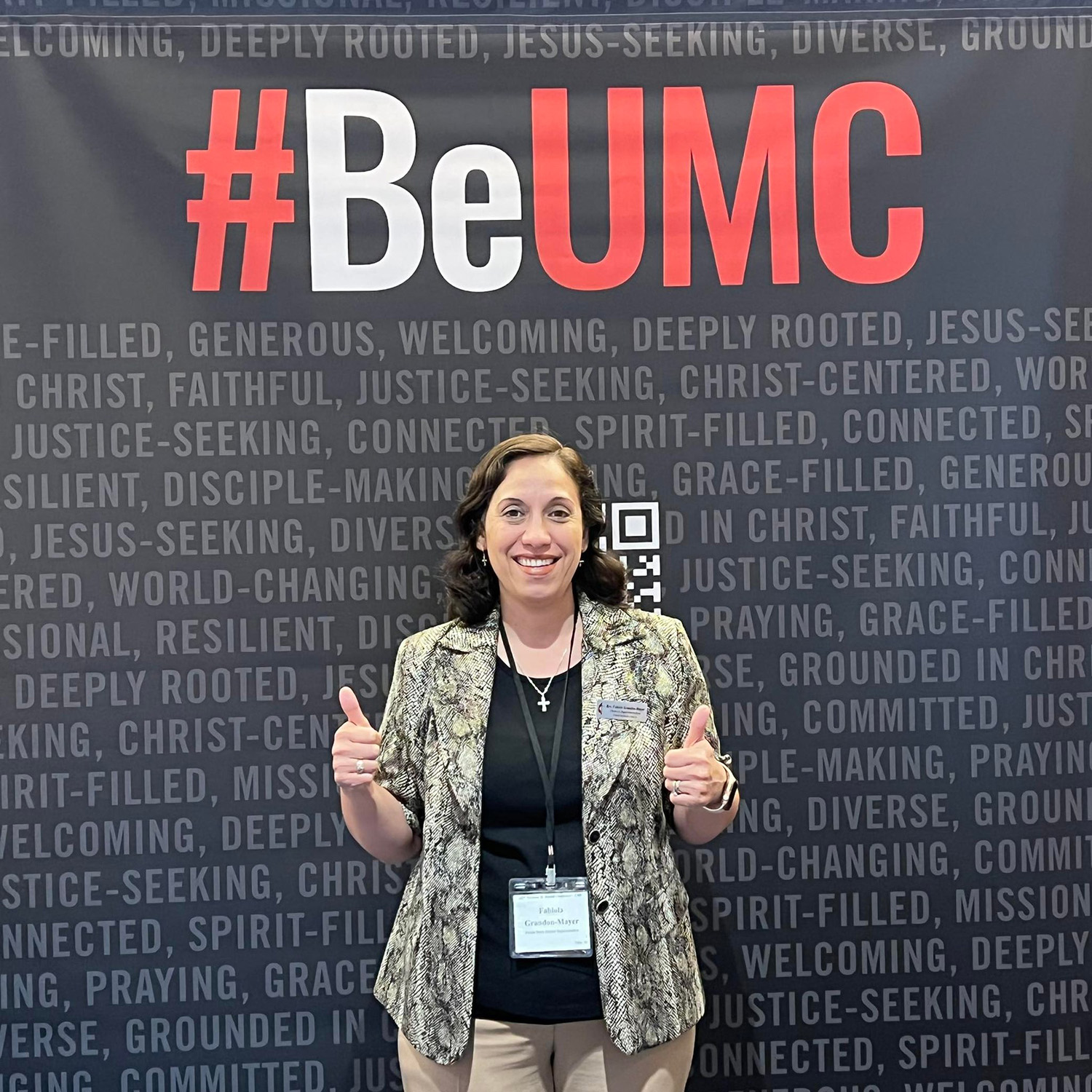 La Revda. Grandon-Mayer, quien es la primera clériga de origen chileno en servir como superintendente de distrito en la Conferencia Anual del Norte de Illinois, ha sido designada como la nueva directora de Ministerios Conexionales por el Obispo Dan Schewerin. Foto cortesía de la Revda. Fabiola Grandon-Mayer.