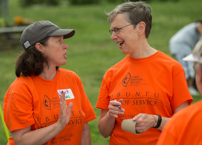 Janet Jonas (left) visits with Harriett Jane Olson at All People Children’s Defense Fund Freedom School at Lincoln Park Elementary School in Columbus, Ohio. The Ubuntu Day of Service was part of the 2018 United Methodist Women Assembly. Olson, who retired in May, served for 15 years as top executive of the women’s agency. File photo by Mike DuBose, UM News.