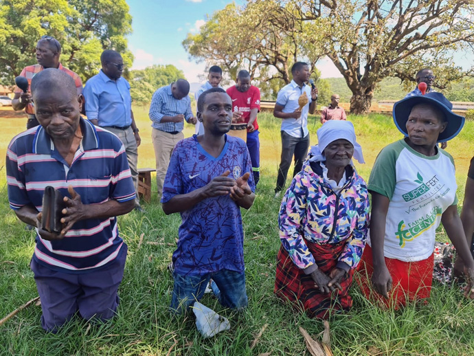 Farm workers from Garwe Farm in the Zimbabwe Episcopal Area wait to be prayed for by Associate Pastor Mabasa Muzhizhizhi during his visit to the farm on April 8. Five persons came to Christ during the new “Vhuserere” program that reaches out to people in farming areas to share the Gospel and provide other support. Photo by Kudzai Chingwe, UM News.