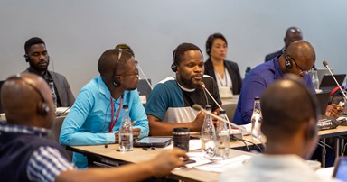 José Martinho Salote, producteur de contenu pour Radio Kairos en Angola, s'exprime lors de la réunion annuelle du United Methodist Radio Network qui s'est tenue du 19 au 21 juin à Johannesburg, en Afrique du Sud. Le réseau a voté en faveur d'un changement de marque sous le nom de "United Methodist Broadcast Network" pour représenter les nouvelles technologies telles que la diffusion en continu sur le web et les médias sociaux. Photo par Priscilla Muzerengwa, UM News. José Martinho Salote, producteur de contenu pour Radio Kairos en Angola, s'exprime lors de la réunion annuelle du United Methodist Radio Network qui s'est tenue du 19 au 21 juin à Johannesburg, en Afrique du Sud. Le réseau a voté en faveur d'un changement de marque sous le nom de "United Methodist Broadcast Network" pour représenter les nouvelles technologies telles que la diffusion en continu sur le web et les médias sociaux. Photo par Priscilla Muzerengwa, UM News.
