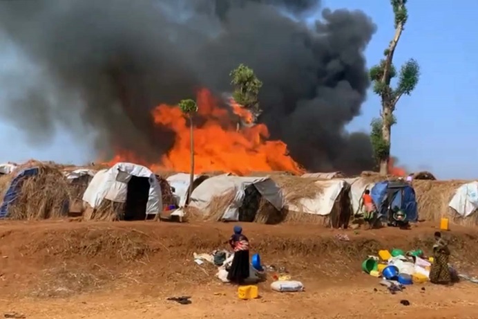Fire engulfs the Malicha camp for internally displaced people on Aug. 19 in the South Kivu province in Congo. The United Methodist Church of Eastern Congo is appealing for help for 45,000 people left homeless by two fires in the Malicha and Bushushu camps. Photo by Philippe Epanga, courtesy of the Bureau de Gestion des Catastrophes de la Région Épiscopale du Congo Est.