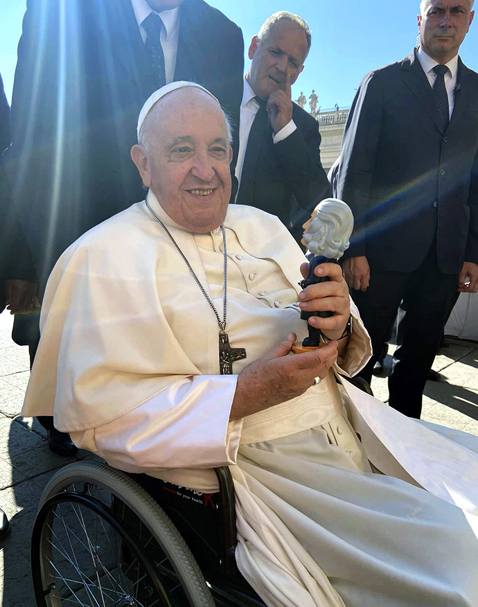 Pope Francis holds the John Wesley bobblehead given to him by Ashley Boggan D., top executive of the United Methodist Commission on Archives and History, during the pope’s Sept. 6 general audience at St. Peter’s Square in Vatican City. Photo courtesy of the Methodist Ecumenical Office Rome.