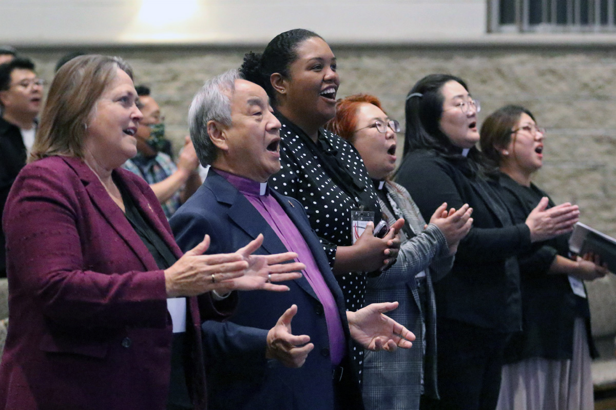 Participants sing during the opening worship service of the first day of the 2023 special session of the National Association of the Korean American United Methodists at Korean First United Methodist Church of Wheeling, Ill., on Oct. 2. Pictured, from left, are Bishop Dottie Escobedo-Frank of the California-Pacific Annual Conference, Bishop Hee-Soo Jung of the Wisconsin Annual Conference, Dr. Dana Lyles, the Rev. MiRhang Baek, the Rev. Prumeh Lee and the Rev. Ju-Yeon Julie Jeon. Photo by the Rev. Thomas E. Kim, UM News.