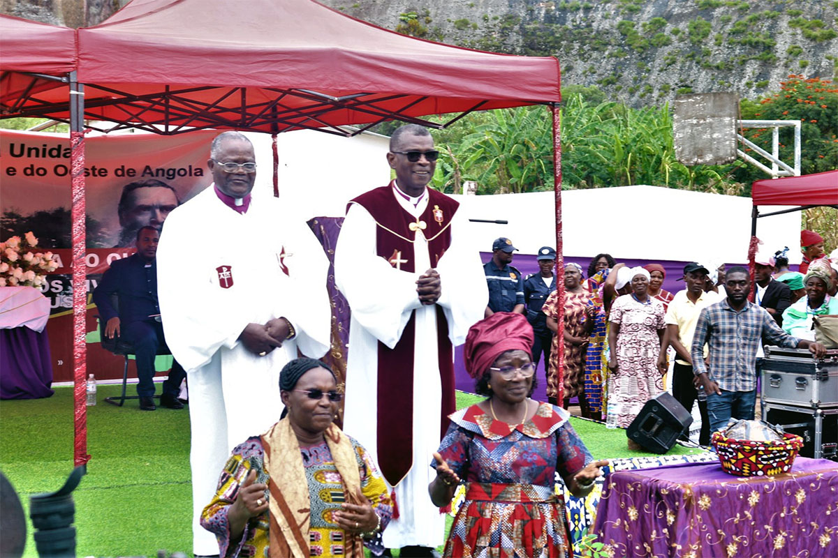 Bispos Quipungo e Gaspar lideram a cerimonia da celebração dos 138 anos do Metodismo em Angola. Malanje, foto de João Goncalves Sofia Nhanga.