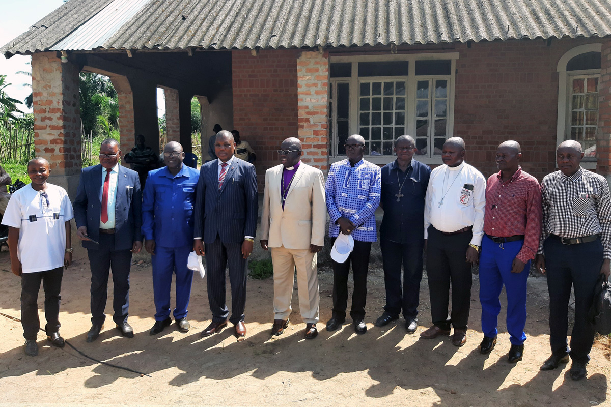 United Methodist Bishop Daniel O. Lunge (fourth from left) was elected provincial president of the Church of Christ in Congo in Sankuru during the group’s meeting in Lodia. He is joined by superintendents, lay leaders and representatives of evangelical Christian member communities in the Sankuru province. Photo by François Omanyondo, UM News.