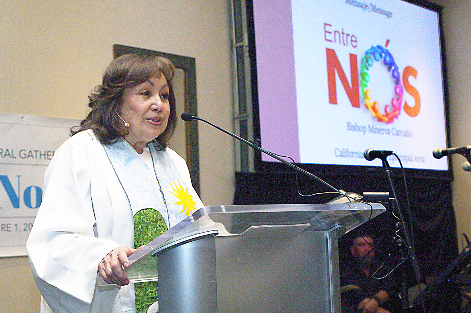 Bishop Minerva Carcaño leads opening worship at Entre Nos, a gathering of leaders of Hispanic/Latino ministry in The United Methodist Church, held Oct. 30-Nov. 1 in Phoenix. The event was the first in-person gathering of the group since 2019. Photo by the Rev. Gustavo Vasquez, UM News.