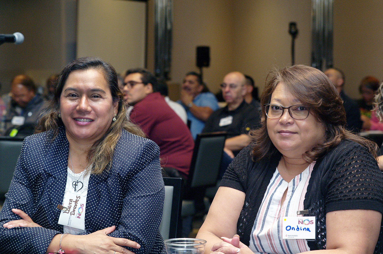 Da esquerda para a direita, as pastoras Laura Dorantes da Conferência Anual Rio-Texas e Ondina Schrunder da Conferência Anual de Indianápolis. 