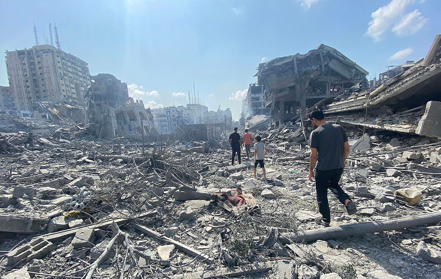 Mais de 2,2 milhões de palestinianos vivem em Gaza, dos quais 1,93 milhões foram forçados a fugir. Foto cortesia de Wafa, APAimages.