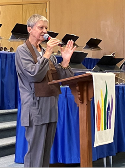조정래 목사가 섬기는 교회(Milwaukee Bay View UMC)에서 타종교 지도자가 강사로 초대되어 메시지를 전하고 있다. 사진 제공, 조정래 목사.