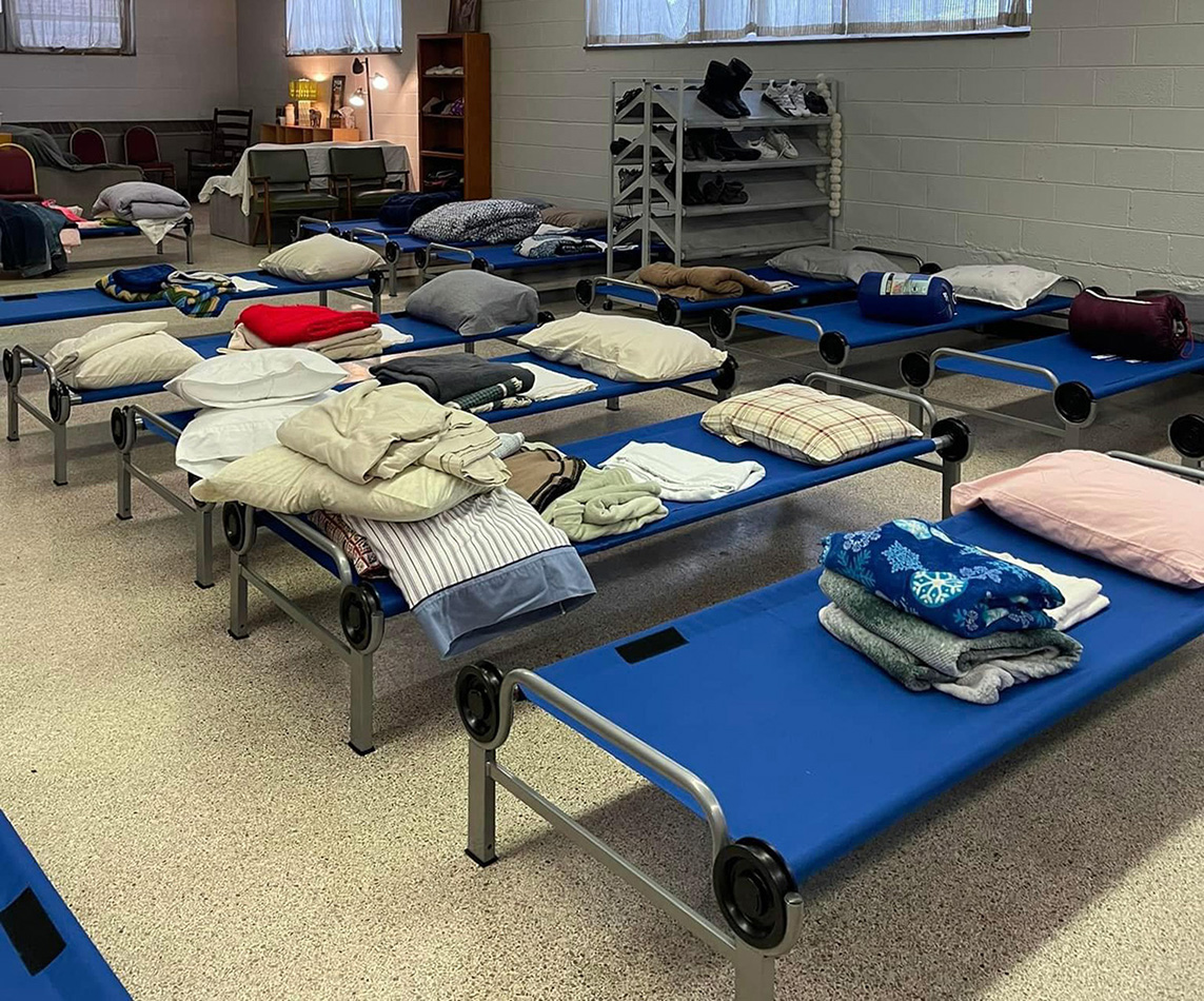 A Igreja Metodista Unida Vestal se prepara para receber de 50 a 60 hóspedes que precisam de calor e abrigo durante a noite. Foto de AJ Jackson.