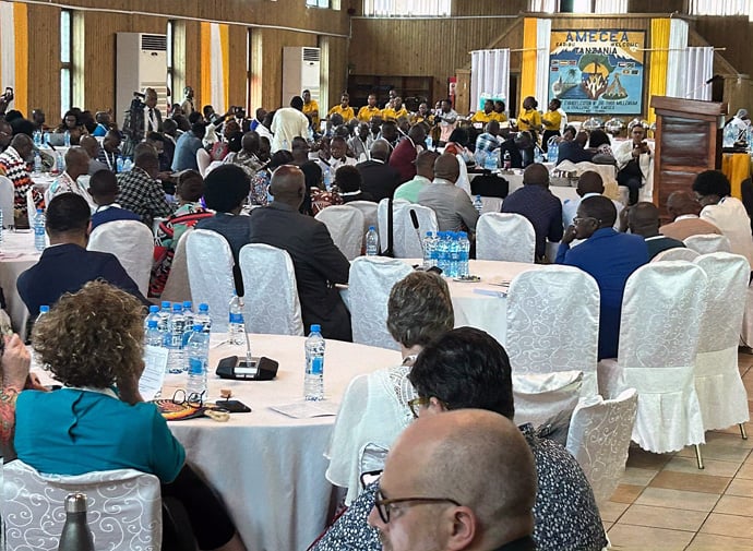 1월 4일부터 7일까지 탄자니아 다르에스살람에서 열린 연합감리교아프리카포럼에서 아프리카 대의원들은 아프리카 대륙에서의 고등 교육 제공, 가짜 뉴스 및 사회생활원칙 개정안에 대해 집중적으로 논의했다. 사진 제공, 로이드 나이야로타 목사.