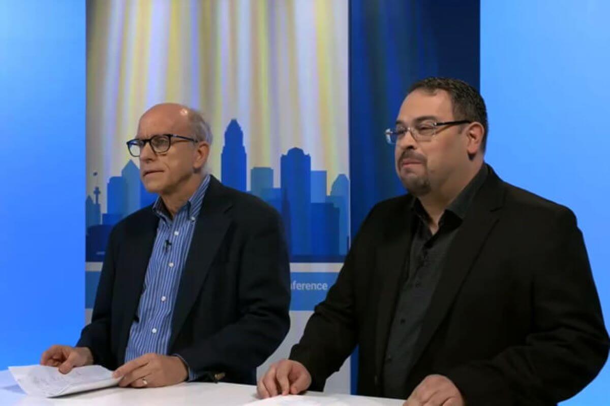 왼쪽부터 연합감리교뉴스의 샘 호지스 기자와 연합감리교회 인종관계위원회 총무인 지오바니 아로요 목사가 총회 오리엔테이션에서 총회에 제출된 안건 중 교회의 사회적 증언에 관한 청원안들을 설명하고 있다. 사진은 연합감리교 공보부와 총회위원회가 공동으로 진행한 총회 대의원들을 위해 온라인으로 진행한 총회 오리엔테이션 화면을 연합감리교뉴스가 갈무리한 것이다.