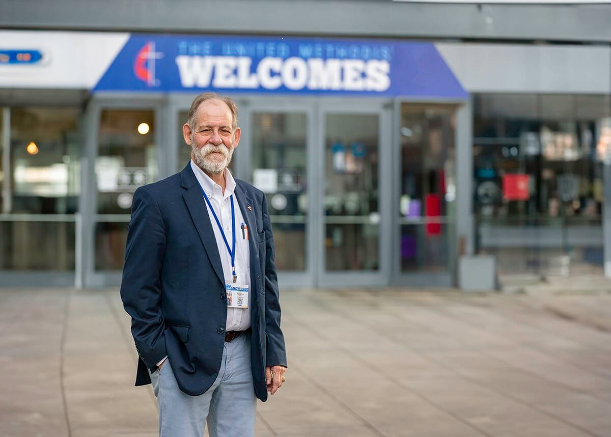 연합감리교회 총회가 열린 샬럿컨벤션센터에서 총회 마지막 날인 5월 3일, 랜디 프라이 목사가 테네시 동부에 있는 자신의 교회로 돌아갈 준비를 하고 있다. 사진, 벤 스미스, 홀스톤 연회.