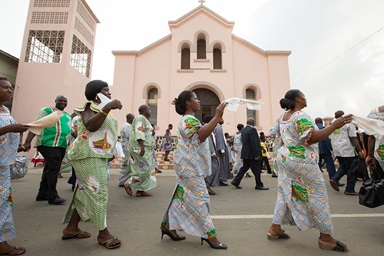 Church members walk in a parade to greet visitors at Temple Bethel United Methodist Church in the Abobo-Baoule neighborhood of Abidjan, Côte d'Ivoire, in 2015. The Côte d'Ivoire Conference voted May 28 to leave The United Methodist Church, but it has not left yet. File photo by Mike DuBose, UM News.