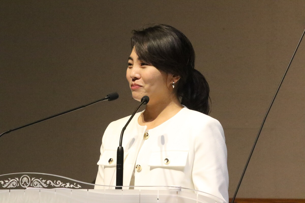 조은별 목사가 2024년 10월 7일 로스앤젤레스 한인연합감리교회에서 열린 한인총회 개회 예배에서 ‘은혜의 첫 자리를 기억하며’라는 주제로 말씀을 전하고 있다. 사진, 김응선(Thomas E. Kim) 목사, 연합감리교뉴스.