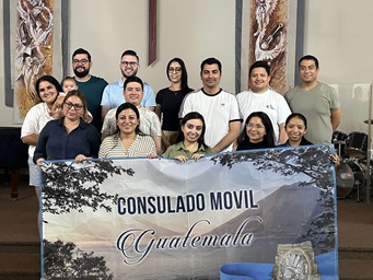 Voluntários para o evento Consulado Móvel da Guatemala. Foto cortesia da Igreja Metodista Unida Journey of Faith. Voluntários para o evento Consulado Móvel da Guatemala. Foto cortesia da Igreja Metodista Unida Journey of Faith.