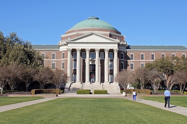 Una demanda sobre el control metodista unido de la Universidad Metodista del Sur en Dallas llegó a la Corte Suprema de Tejas. La Conferencia Jurisdiccional Surcentral de la Iglesia Metodista Unida presentó la demanda en 2019 después de que la junta directiva de la universidad votara para cambiar sus artículos de constitución sin la aprobación de la conferencia jurisdiccional. Foto cortesía de Wikimedia Commons, Creative Commons. Una demanda sobre el control metodista unido de la Universidad Metodista del Sur en Dallas llegó a la Corte Suprema de Tejas. La Conferencia Jurisdiccional Surcentral de la Iglesia Metodista Unida presentó la demanda en 2019 después de que la junta directiva de la universidad votara para cambiar sus artículos de constitución sin la aprobación de la conferencia jurisdiccional. Foto cortesía de Wikimedia Commons, Creative Commons.