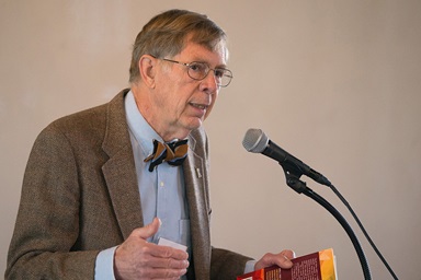 Le Révérend Russell E. Richey s'exprime lors d'une table ronde sur l'enseignement théologique au centre Scarritt Bennett à Nashville (Tennessee) en 2015. Richey, décédé le 19 janvier à son domicile de Durham (Caroline du Nord), était professeur à la Duke Divinity School de Durham et ancien doyen de la Candler School of Theology de l'université Emory. Photo de Mike DuBose, UM News. Le Révérend Russell E. Richey s'exprime lors d'une table ronde sur l'enseignement théologique au centre Scarritt Bennett à Nashville (Tennessee) en 2015. Richey, décédé le 19 janvier à son domicile de Durham (Caroline du Nord), était professeur à la Duke Divinity School de Durham et ancien doyen de la Candler School of Theology de l'université Emory. Photo de Mike DuBose, UM News.