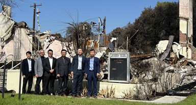 025년 2월 24일, 캘리포니아-퍼시픽 연회 한인연합감리교회연합회 임원들이 2025년 1월 초에 발생한 캘리포니아 남부 산불로 인해 전소된 역사적인 아프리카계 미국인 교회 중 하나인 알타데나 연합감리교회(Altadena UMC)를 방문했다. 사진, 김응선(Thomas E. Kim) 목사, 연합감리교뉴스.  025년 2월 24일, 캘리포니아-퍼시픽 연회 한인연합감리교회연합회 임원들이 2025년 1월 초에 발생한 캘리포니아 남부 산불로 인해 전소된 역사적인 아프리카계 미국인 교회 중 하나인 알타데나 연합감리교회(Altadena UMC)를 방문했다. 사진, 김응선(Thomas E. Kim) 목사, 연합감리교뉴스.