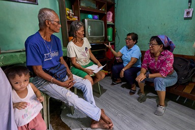 United Methodist deaconesses Norma Dollaga (right) and Rubylin Litao talk with Bienvenido and Estrella Nonay in Caloocan, Philippines. The Nonays’ son Bernardo was assassinated in 2018, one of thousands of extrajudicial killings carried out as part of Philippine President Rodrigo Duterte’s controversial "war on drugs." The deaconesses are founders of Rise Up for Life and for Rights, which unites family and friends of victims and advocates in demanding an end to the violence and punishment for those responsible. Photo by Paul Jeffrey, UM News. United Methodist deaconesses Norma Dollaga (right) and Rubylin Litao talk with Bienvenido and Estrella Nonay in Caloocan, Philippines. The Nonays’ son Bernardo was assassinated in 2018, one of thousands of extrajudicial killings carried out as part of Philippine President Rodrigo Duterte’s controversial "war on drugs." The deaconesses are founders of Rise Up for Life and for Rights, which unites family and friends of victims and advocates in demanding an end to the violence and punishment for those responsible. Photo by Paul Jeffrey, UM News.