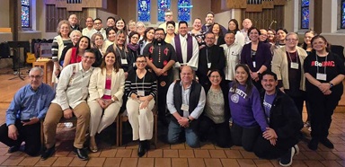 Grupo de líderes hispano-latinos/americanos da Jurisdição Centro-Norte. Foto cortesia da Conferência Anual do Norte de Illinois. Grupo de líderes hispano-latinos/americanos da Jurisdição Centro-Norte. Foto cortesia da Conferência Anual do Norte de Illinois.