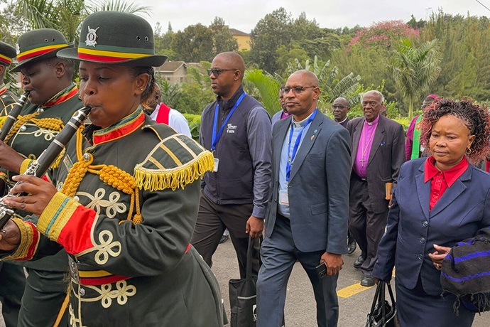 La fanfare de l'administration pénitentiaire Kenyane ouvre la procession au début du sommet des Chefs de Conférences Méthodistes du Conseil Méthodiste Africain, le 14 mai à Nairobi, au Kenya. Les dirigeants Episcopaux Wesleyens ont eu l'occasion de discuter de la Régionalisation de l'Eglise Méthodiste Unie et de son impact sur toutes les Dénominations Méthodistes, ainsi que de la migration et d'autres questions affectant l'Eglise. Photo par Eveline Chikwanah, UM News. La fanfare de l'administration pénitentiaire Kenyane ouvre la procession au début du sommet des Chefs de Conférences Méthodistes du Conseil Méthodiste Africain, le 14 mai à Nairobi, au Kenya. Les dirigeants Episcopaux Wesleyens ont eu l'occasion de discuter de la Régionalisation de l'Eglise Méthodiste Unie et de son impact sur toutes les Dénominations Méthodistes, ainsi que de la migration et d'autres questions affectant l'Eglise. Photo par Eveline Chikwanah, UM News.
