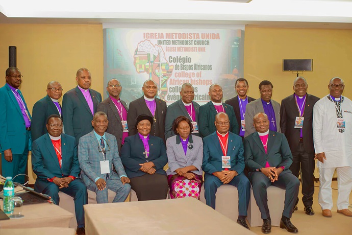 Les 14 évêques actifs en Afrique et trois évêques à la retraite posent pour une photo lors de la réunion des Collèges épiscopaux africains, qui s'est tenue du 1er au 4 septembre à Luanda, en Angola. Au cours de cette réunion, les évêques ont célébré la croissance de l'Église Méthodiste Unie sur le continent et ont affirmé leur engagement en faveur de l'unité de l'Église. Photo de Geraldo Martins, Conférence de l'Angola occidental. Les 14 évêques actifs en Afrique et trois évêques à la retraite posent pour une photo lors de la réunion des Collèges épiscopaux africains, qui s'est tenue du 1er au 4 septembre à Luanda, en Angola. Au cours de cette réunion, les évêques ont célébré la croissance de l'Église Méthodiste Unie sur le continent et ont affirmé leur engagement en faveur de l'unité de l'Église. Photo de Geraldo Martins, Conférence de l'Angola occidental.